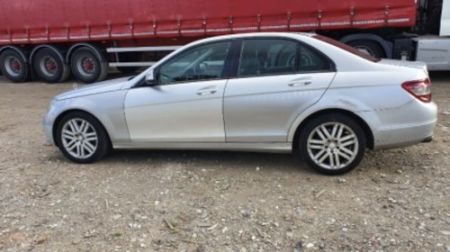 Far dreapta Mercedes C-Class S204 2009 b