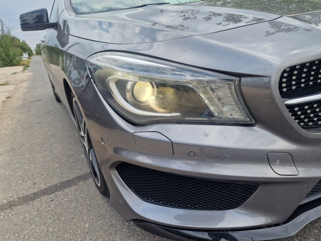 Far dreapta Mercedes C117 bixenon