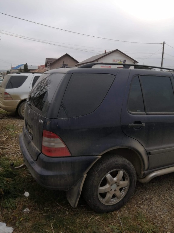 Far dreapta Mercedes M-Class W163 2005 S
