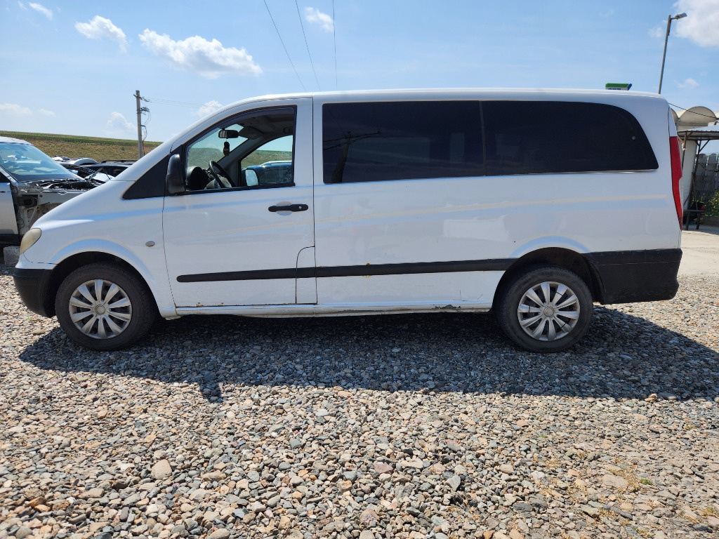 Far dreapta Mercedes Vito W639 2006 Van 
