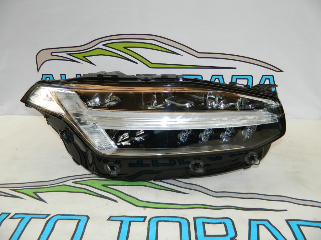 Far dreapta MID LED Volvo xc90 2015-2020 cod 31655708