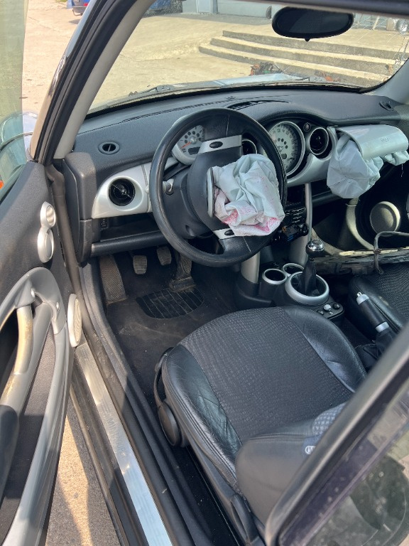 Far dreapta Mini Cooper 2002 hatchback 1