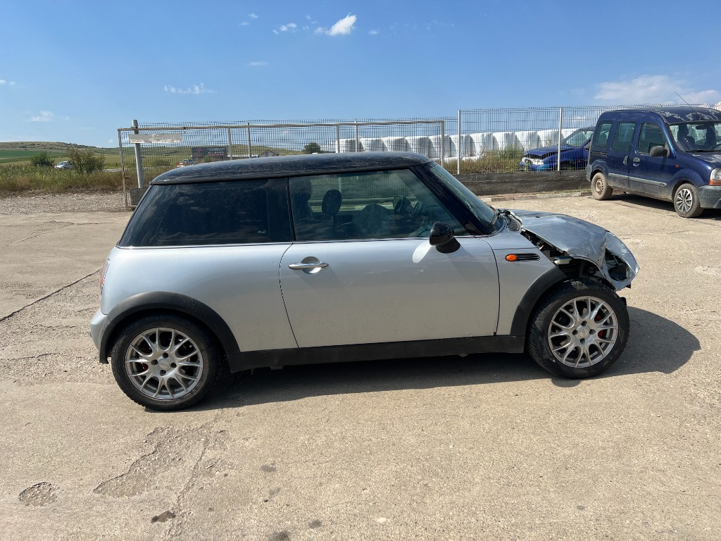 Far dreapta Mini Cooper 2002 hatchback 1