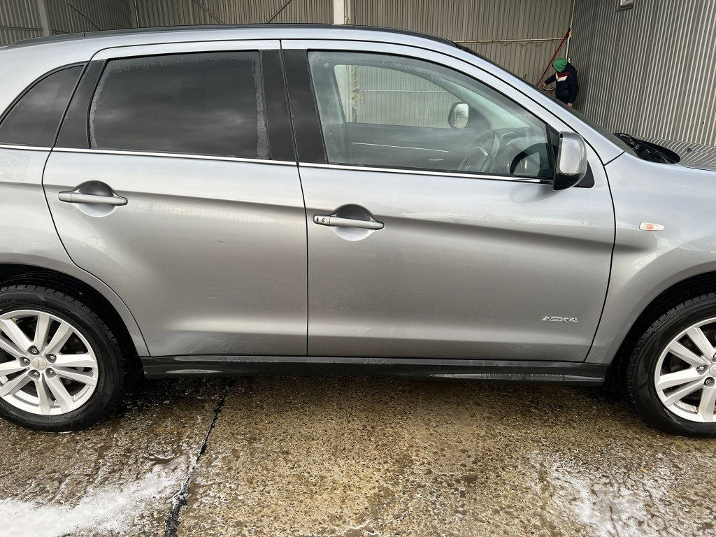 Far dreapta Mitsubishi ASX 2011 SUV 1.8 