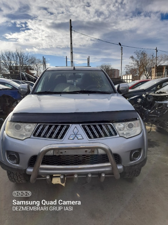 Far dreapta Mitsubishi L200 2010 Pick-Up 2.5 diesel