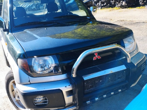 Far dreapta Mitsubishi Pajero Pinin 2000 SUV 1.8