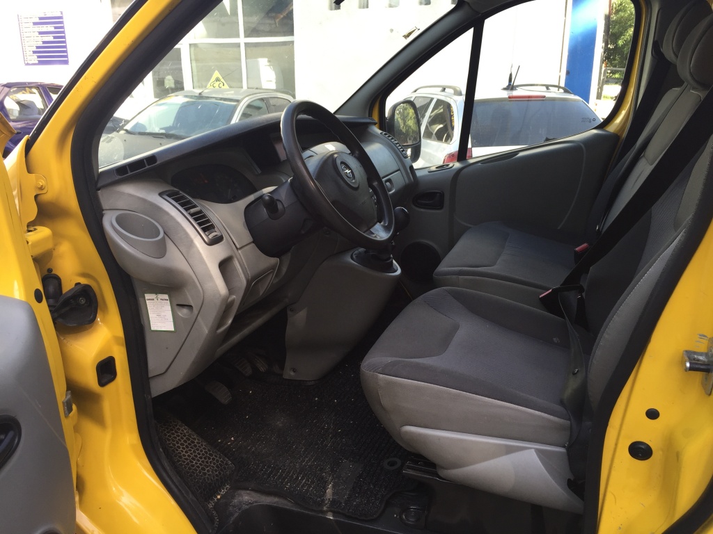 Far dreapta Opel Vivaro 2010 Duba 2.0