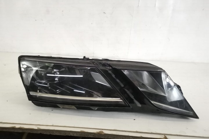 Far Dreapta Original Led Avariat Skoda Octavia 3 [facelift] 2017 2018 2019 2020 Skoda Octavia 3 [facelift] 2017 2018 2019 2020