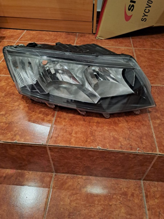 Far dreapta original Skoda Octavia 3 , o ureche ru