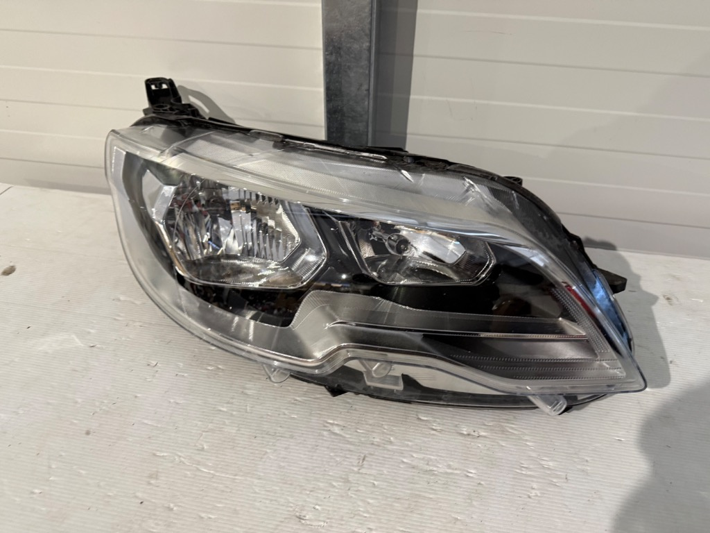 Far dreapta Peugeot 301 facelift 2017/20
