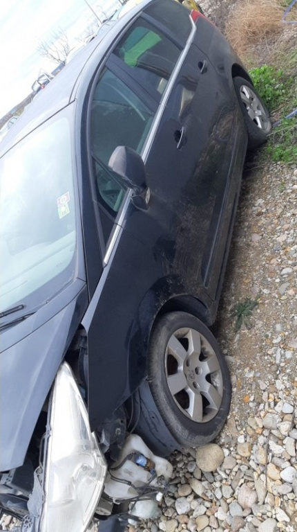 Far dreapta Peugeot 5008 2011 Monovolum 1.6 diesel