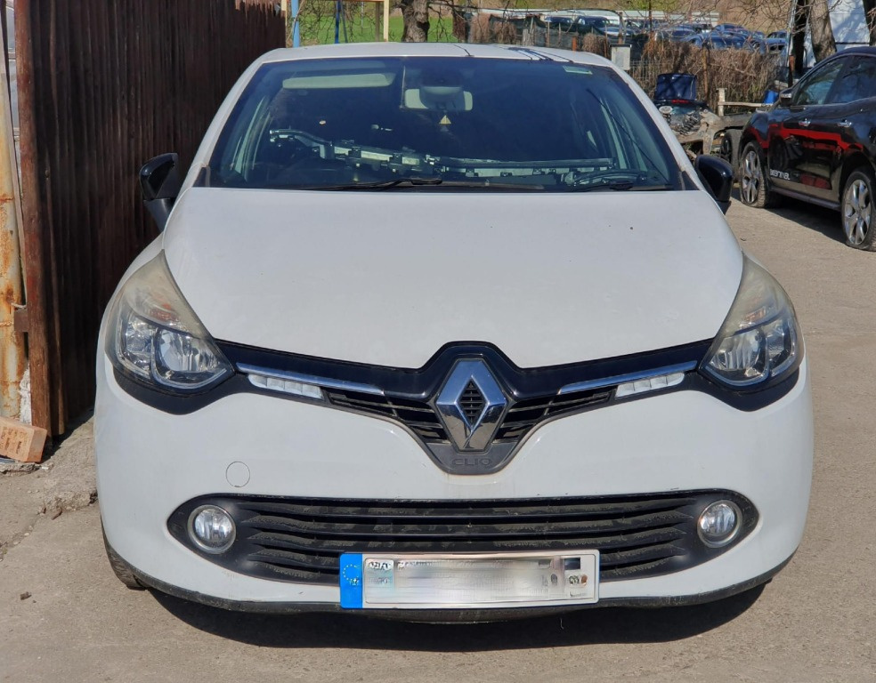 Far dreapta Renault Clio 4 2013 Hatchback 0.9