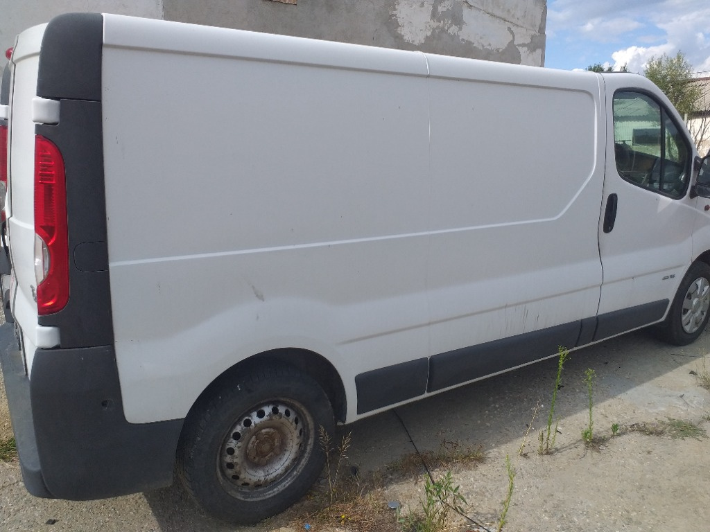 Far dreapta Renault Trafic 2008 Duba 2.0 dci