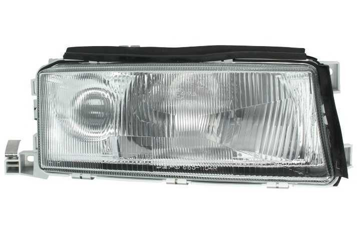 Far dreapta Skoda Octavia 1 an 1996-2000 , este nou