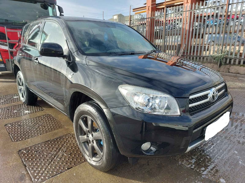 Far dreapta Toyota RAV 4 2008 SUV 2.2 DIESEL 136Hp