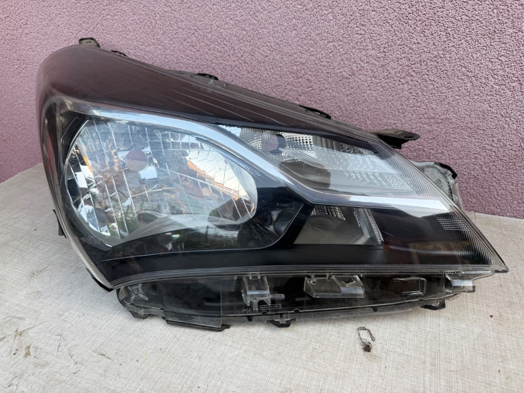 Far dreapta Toyota Yaris 2015/2018