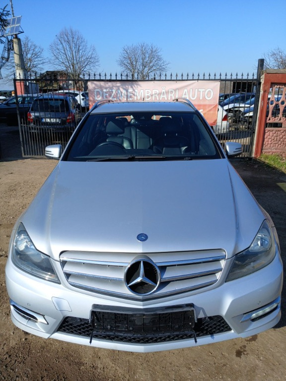 Far dreapta(UK) Mercedes W204, C220, an 2012, facelift, break