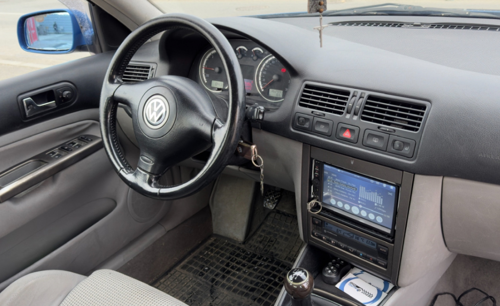 Far dreapta Volkswagen Bora 2002 Sedan 1