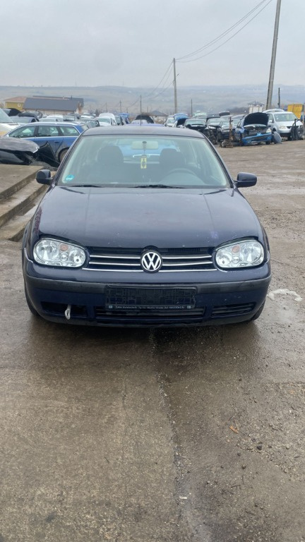 Far dreapta Volkswagen Golf 4 2001 hatchback 1,4 benzina