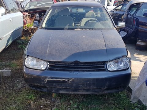 Far dreapta Volkswagen Golf 4 2001