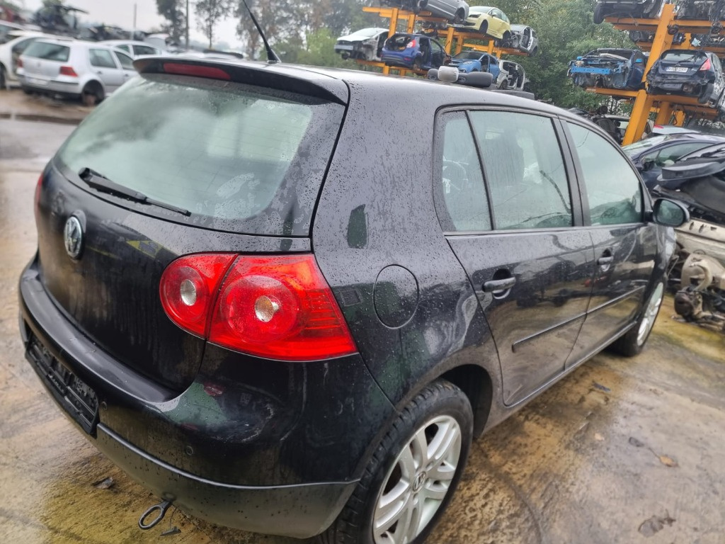 Far dreapta Volkswagen Golf 5 2007 hatchback 1.9 t