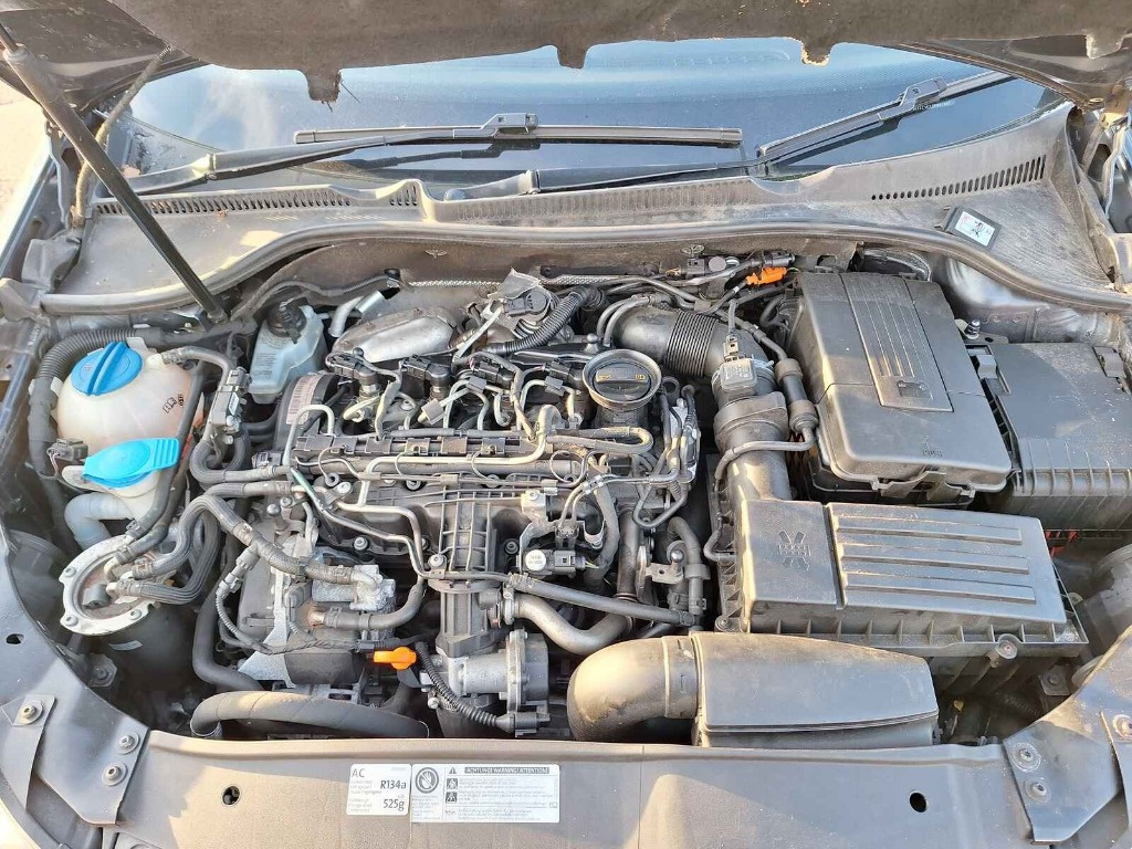 Far dreapta Volkswagen Golf 6 2012 HATCH