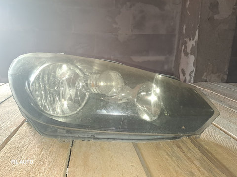 Far dreapta Volkswagen Golf VI cu halogen