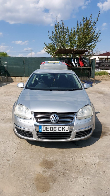 Far dreapta Volkswagen Jetta 2006 BERLINA 1.6