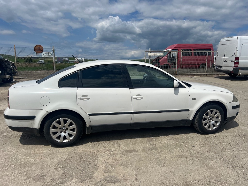 Far dreapta Volkswagen Passat B5 2002 Li