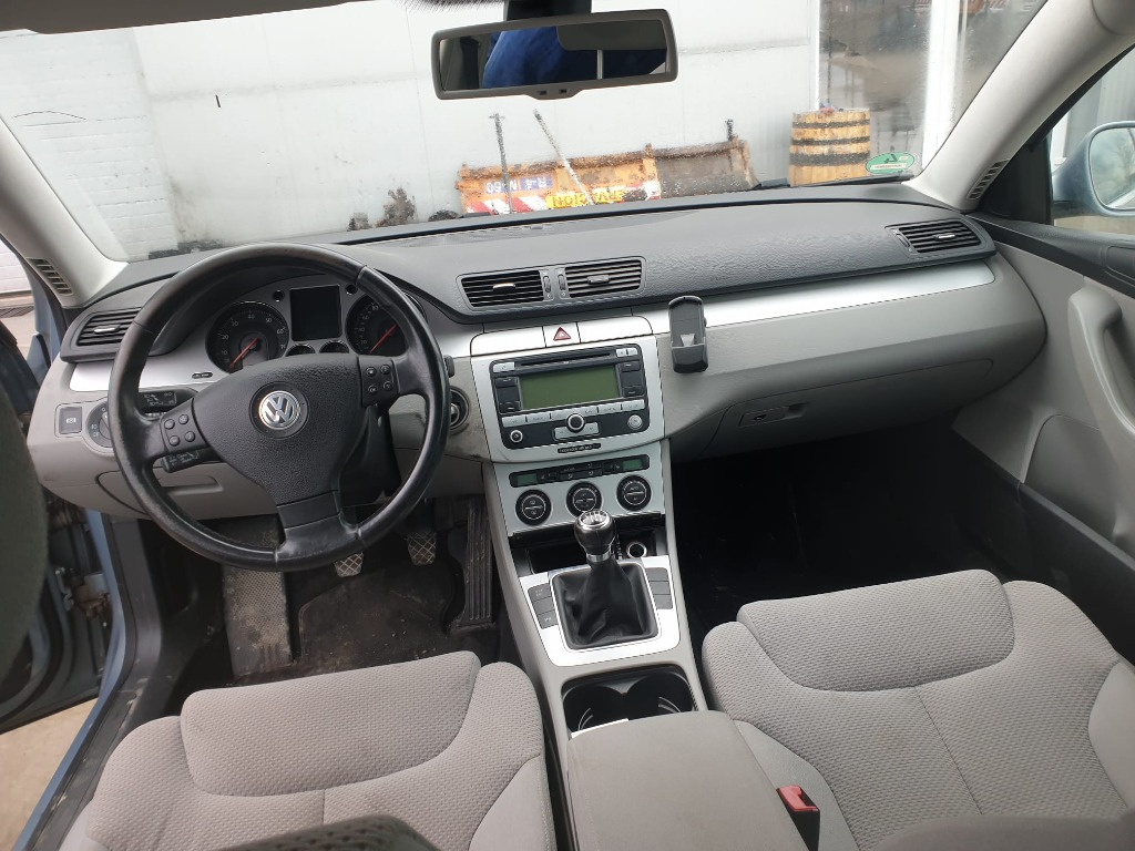 Far dreapta Volkswagen Passat B6 2009 SEDAN 1.8