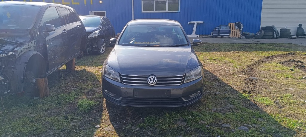 Far dreapta Volkswagen Passat B7 2013 hatchback 2.0 Tdi