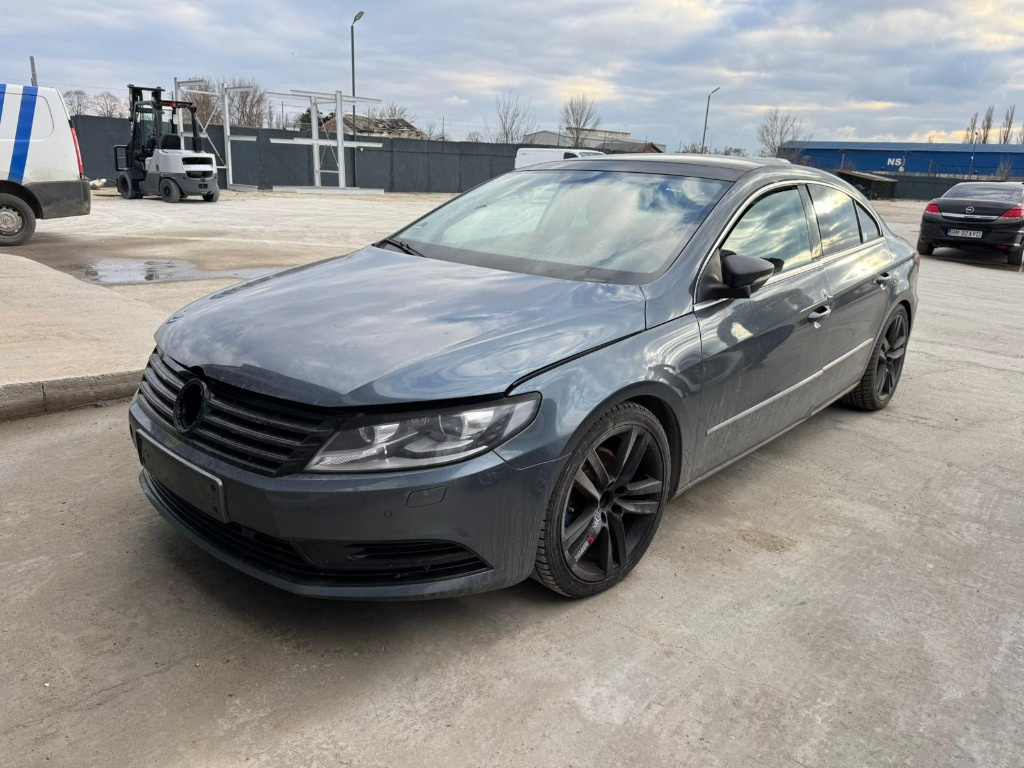 Far dreapta Volkswagen Passat CC 2013 berlina seda