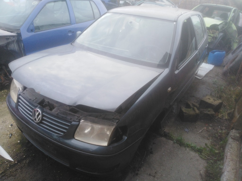 Far dreapta Volkswagen Polo 6N 2001 Hatchback 1.4 benzina (AUA)