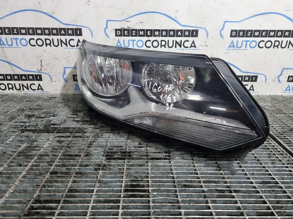 Far Dreapta Volkswagen Tiguan 5N Facelift 2011 - 2015 SUV 4 Usi Fara xenon