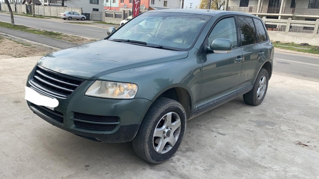 Far dreapta Volkswagen Touareg 7L 2004 jeep 2.5