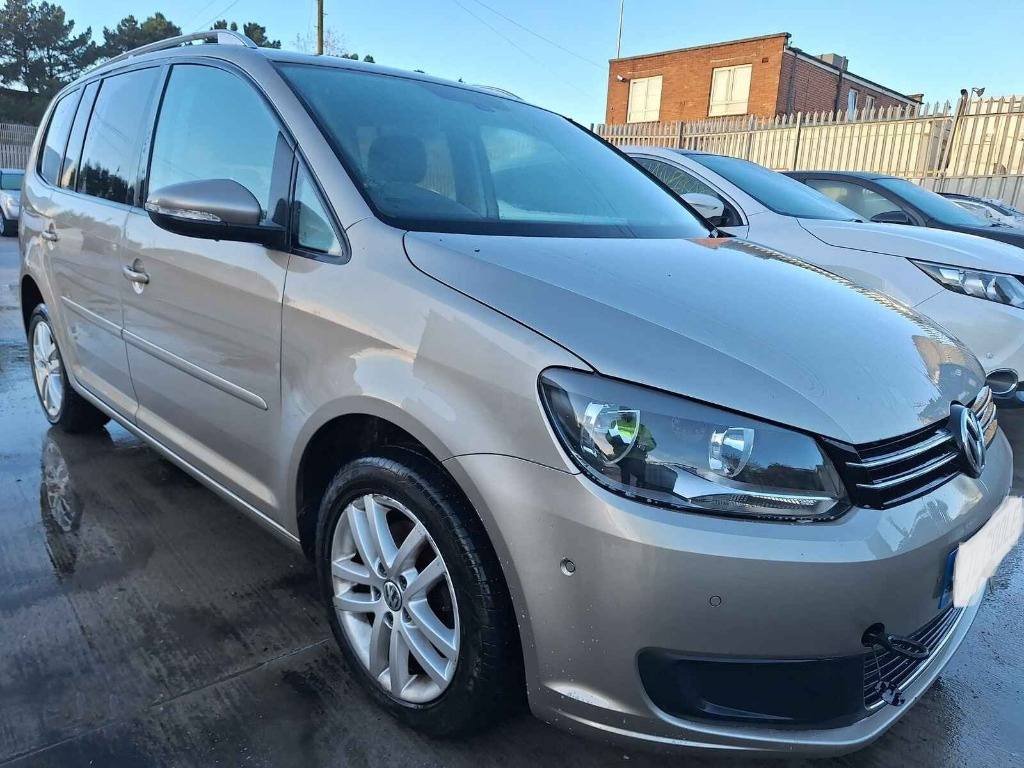 Far dreapta Volkswagen Touran 2013 MONOVOLUM 1.6 TDI