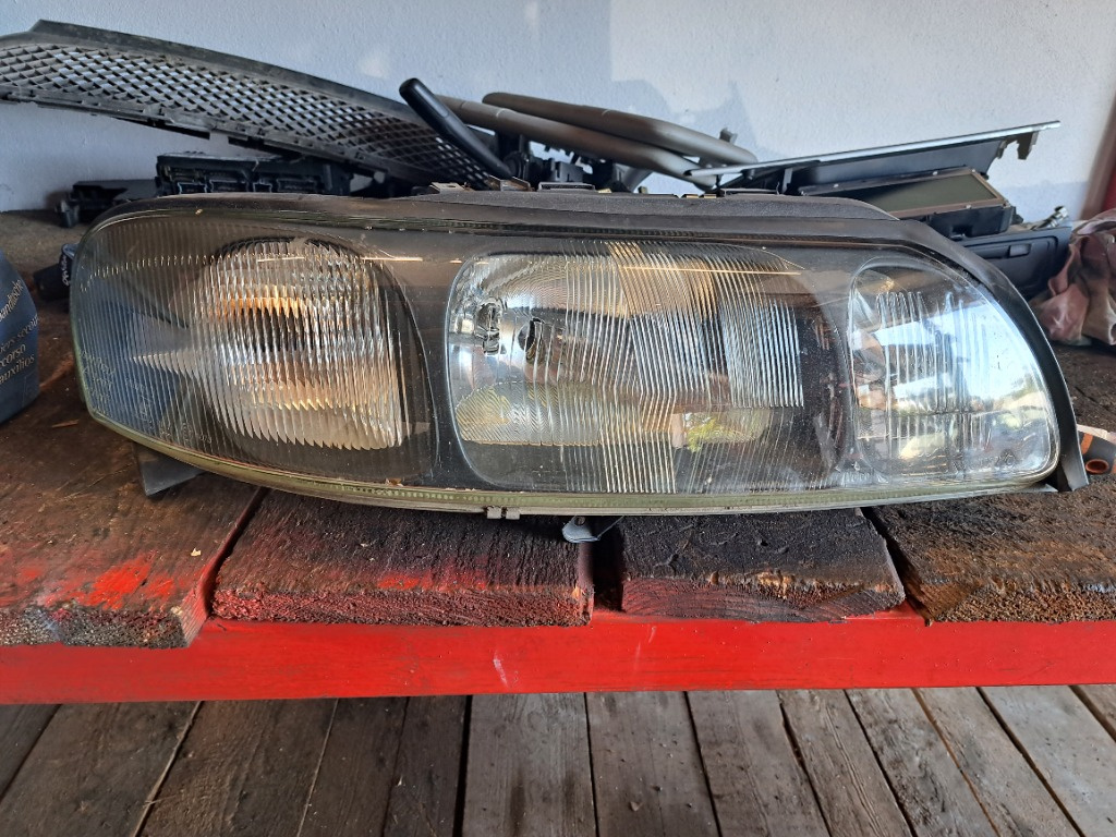 Far dreapta Volvo s60, 2002