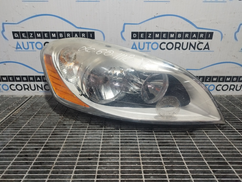 Far Dreapta Volvo XC60 2008 - 2013 SUV 4 Usi Fara xenon Fara xenon