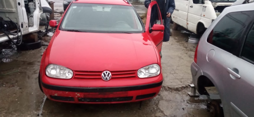 Far dreapta VW Golf 4 2001