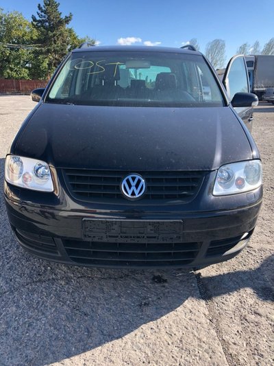 Far dreapta VW Touran 2006 hatchback 1.9