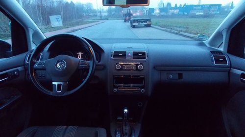 Far dreapta VW Touran 2014 Microbuz 1.4 