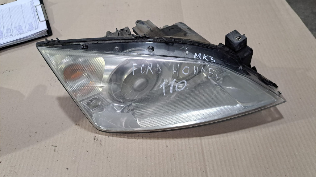 Far dreapta Xenon Ford Mondeo 2006 cod 0301174272