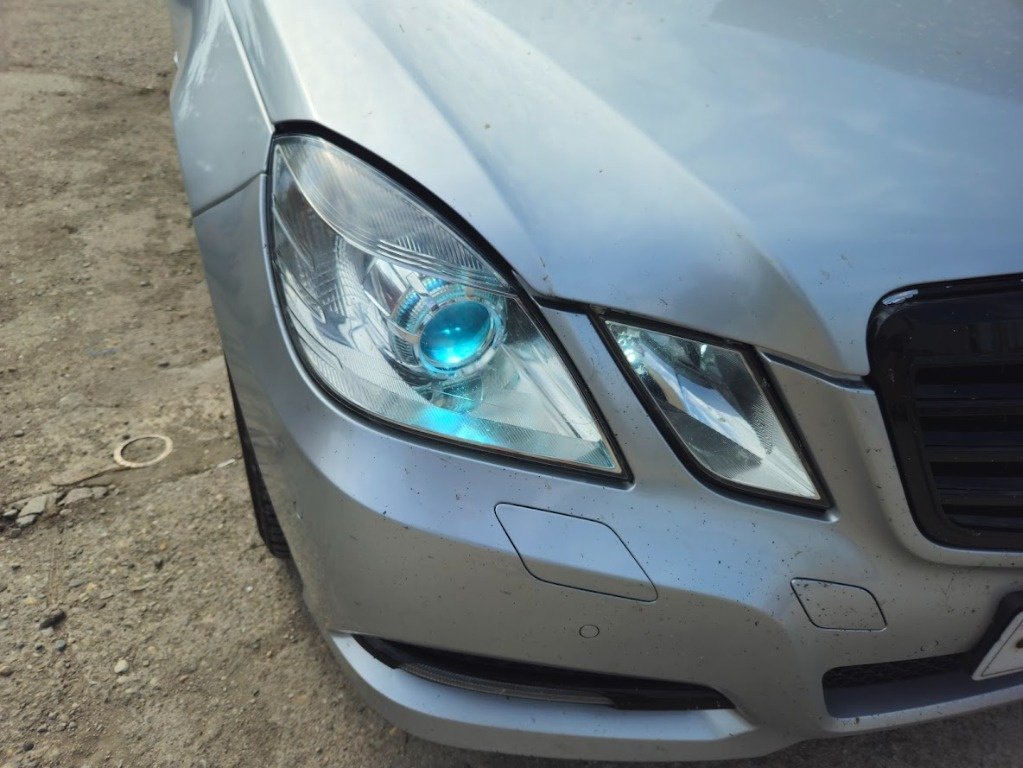 Far dreapta xenon Mercedes E Class W212 din 2012 E350 CDI 3.0 V6 265cp