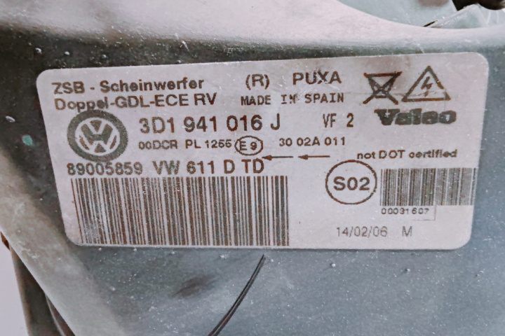Far dreapta xenon Valeo Cu putin defect 