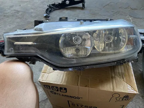 Far faruri stanga dreapta bmw f30 f31 halogen