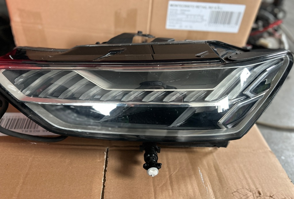 Far faruri stanga full led matrix Audi A7 4K 4K8 cod 4K8941035