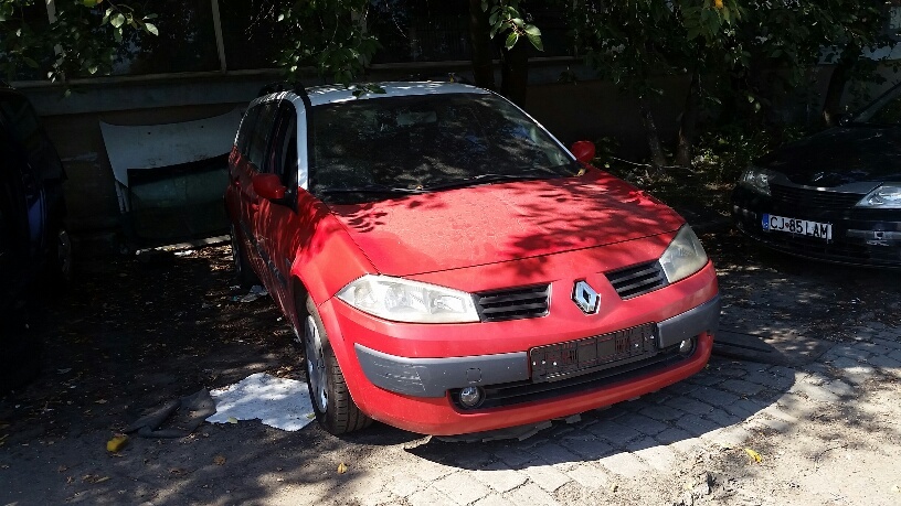 Far fata - Renault megane 1.9DCI, an 2004