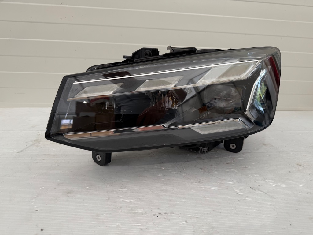 Far led stânga Audi Q2 2017/2023 81A941035