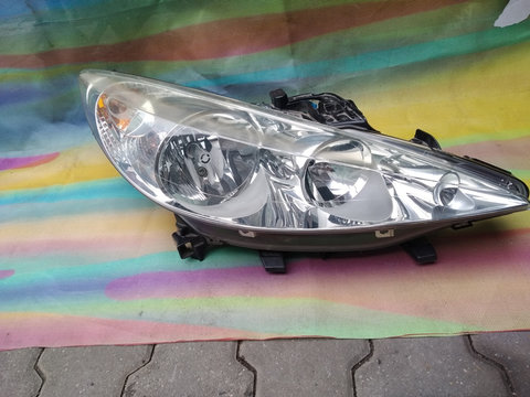 Far PEUGEOT 206 partea dreapta oem piesa 89900873 9680131280