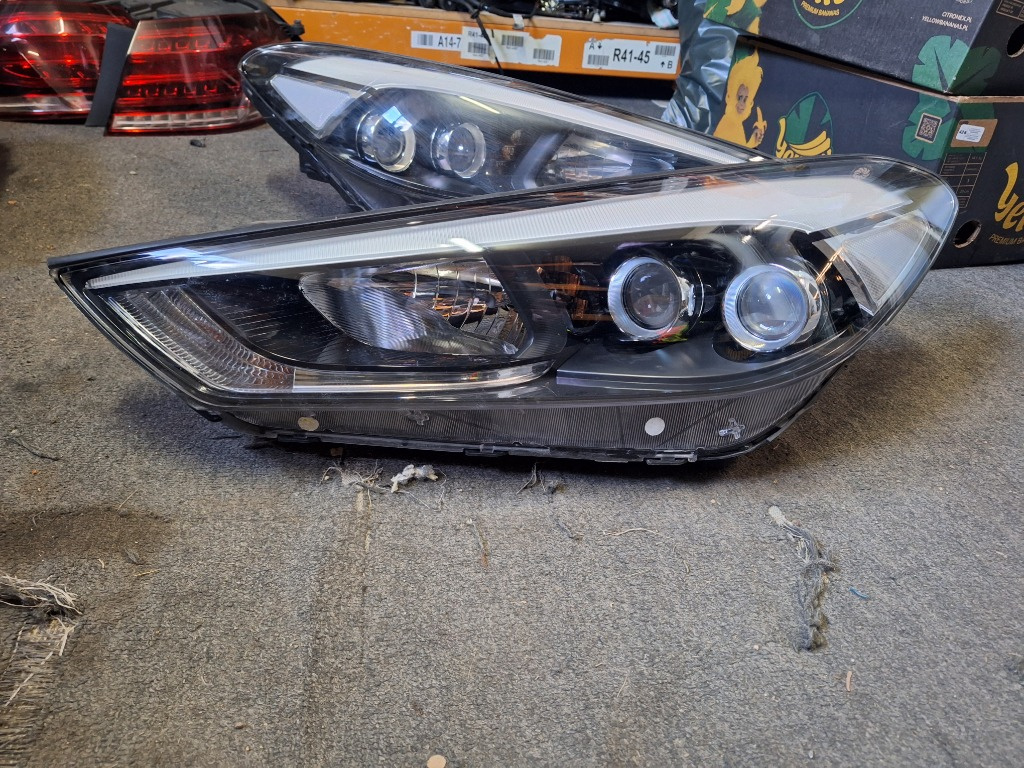 Far stânga dreapta Hyundai Tucson 2018- 2020. 92102-D7200. 92101-D7200